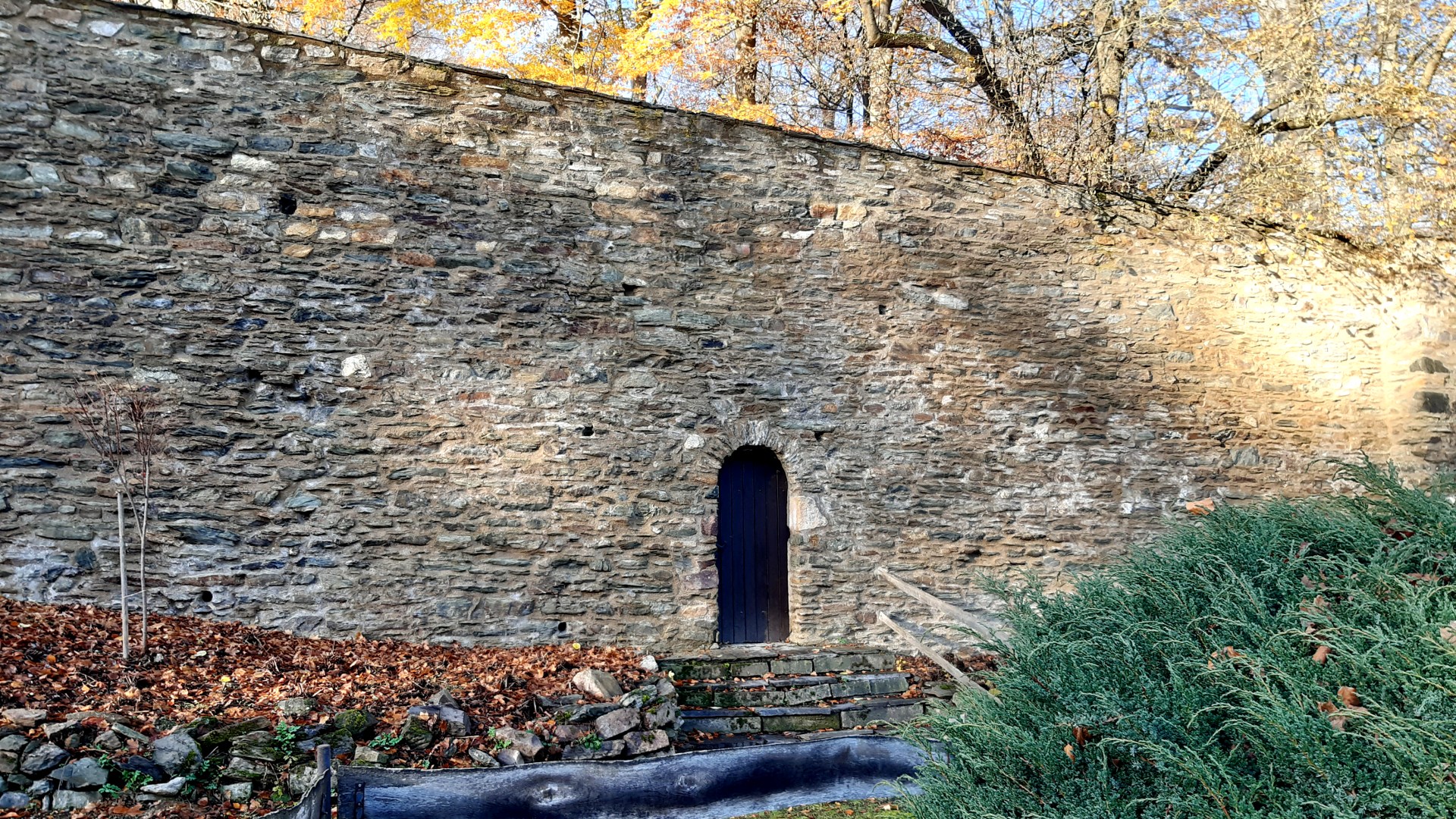 Mauer des Klosterparks Altzella Mauer des Klosterparks Altzella