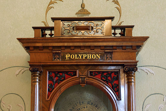 Polyphon-Schriftzug auf dem Musikautomaten
