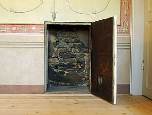 Ofenklappe im Vasenzimmer von Schloss Rammenau