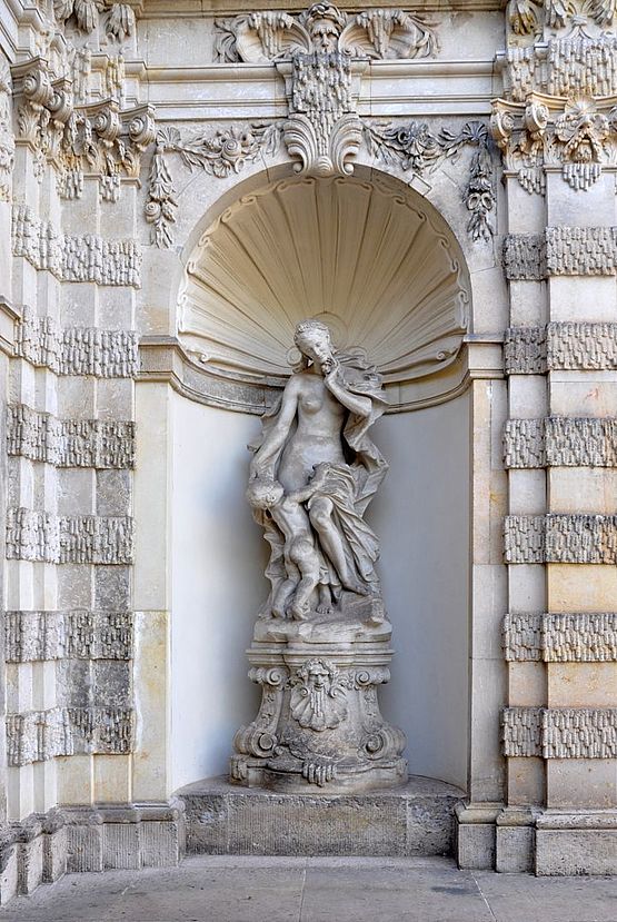 Skulptur einer Nymphe im Dresdner Zwinger