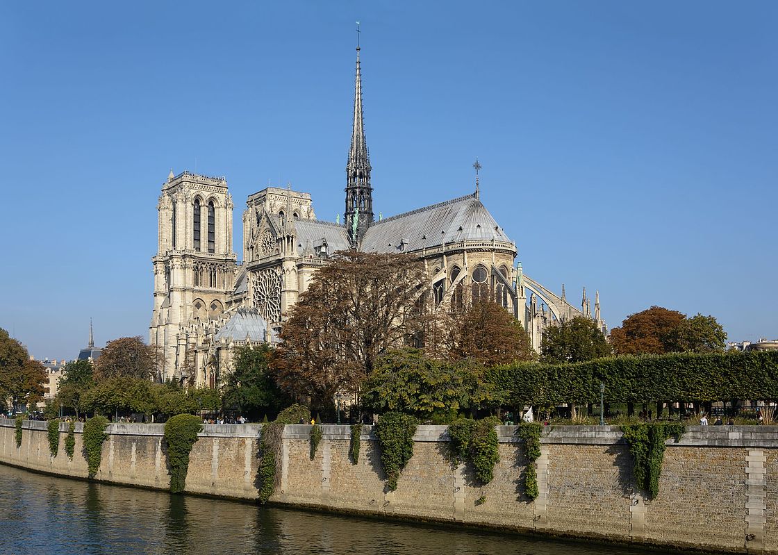 Die Kathedrale Notre-Dame de Paris vor dem Brand aus Südosten.