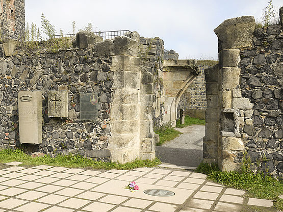 Grab der Gräfin Cosel auf Burg Stolpen Grab der Gräfin Cosel auf Burg Stolpen