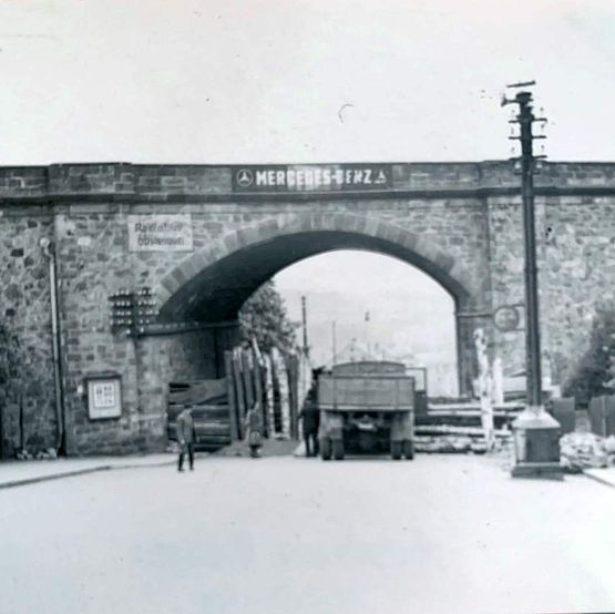 Fotografie von der Panzersperre unter der Eisenbahnbrücke in Waldheim