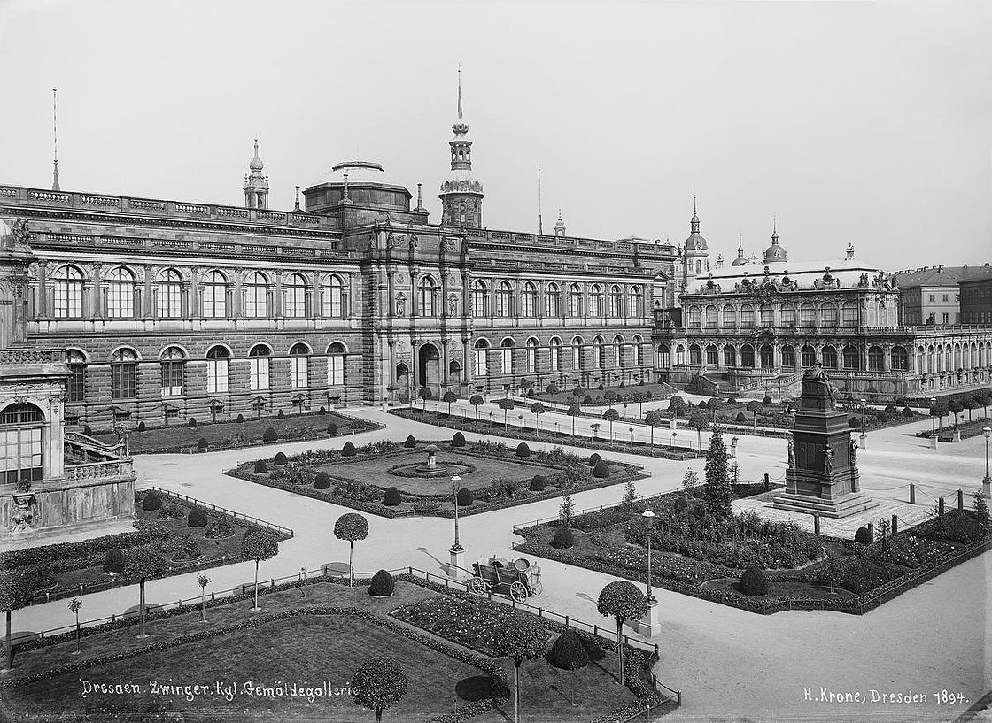 Historisches Foto der Sempergalerie des Dresdner Zwingers