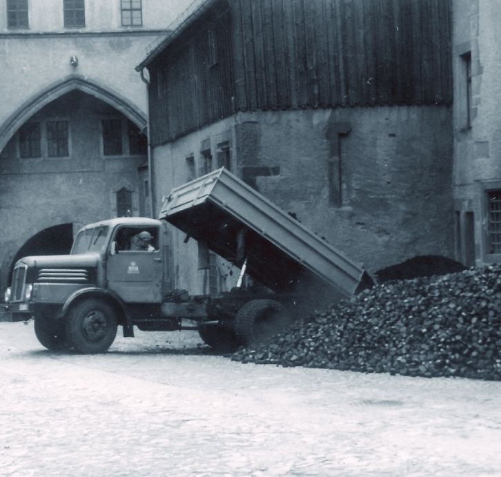 Kohlelieferung 1980 im Hof Schloss Rochlitz