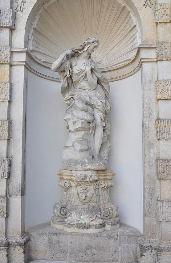 Fotografie der Skulptur "Nymphe, die vom Bade kommt" im Dresdner Zwinger
